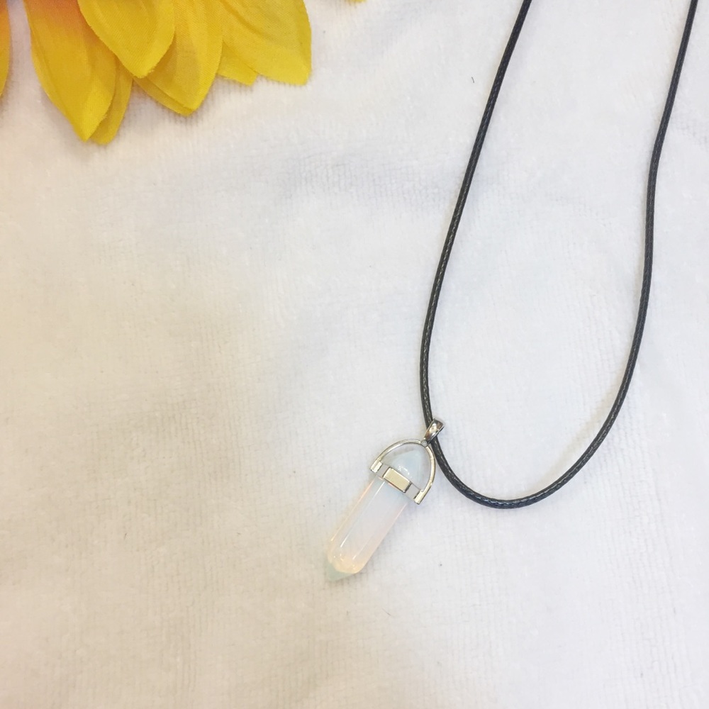 Off white/clear Stone Necklace